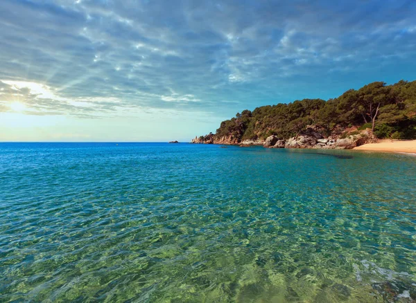 Mar Mediterráneo Costa Rocosa Vista Verano Con Playa Arena Costa — Foto de Stock