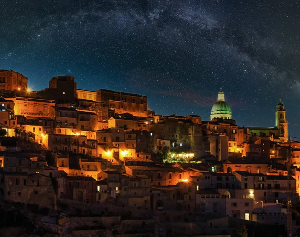 古老的中世纪Ragusa Ibla Famos Sicilian Town View Sicily Italy Milky Way — 图库照片