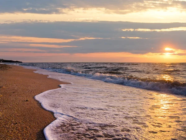 Морський Захід Сонця Серфінг Велика Хвиля Піщаному Узбережжі — стокове фото