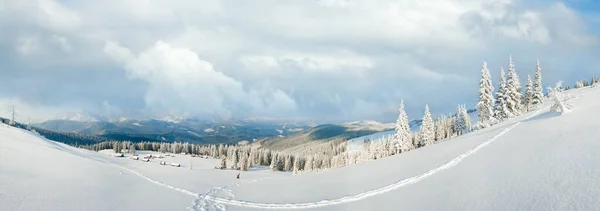 Morning Winter Calm Mountain Panorama Sheds Group Mount Ridge Carpathian — Stock Photo, Image