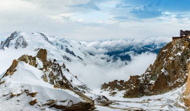 Mont Blanc kayalık dağ massif yaz görünümü Aiguille du Midi Dağı, Chamonix, French Alps