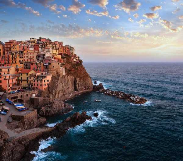 Schöne Sommermanarola Eines Von Fünf Berühmten Dörfern Des Cinque Terre — Stockfoto