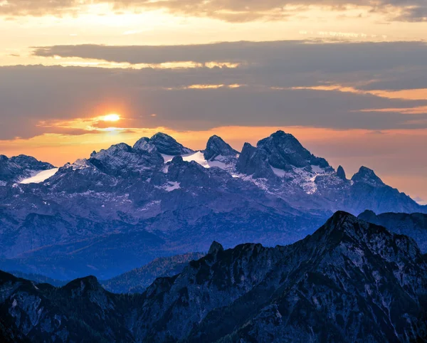 Schafberg perspektifinden resim gibi sonbahar Alpleri dağ manzarası, Salzkammergut, Yukarı Avusturya.