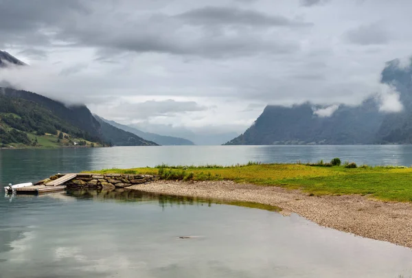 Lustrafjorden Fiyort Dağlar Yaz Bulutlu Peyzaj Norveç Panorama — Stok fotoğraf