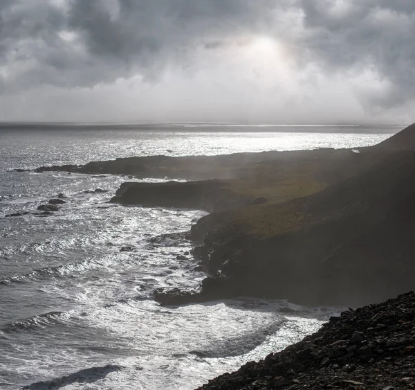 Pohled Během Jízdy Autem Islandu Nádherná Islandská Krajina Malebnou Přírodou — Stock fotografie