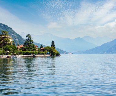 Como Gölü (İtalya) yaz görünümünden gemi