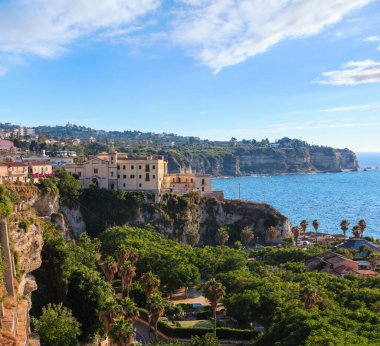Tropea şehir görünümü, Calabria, İtalya, Tiren Denizi. İnsanlar tanınmaz.
