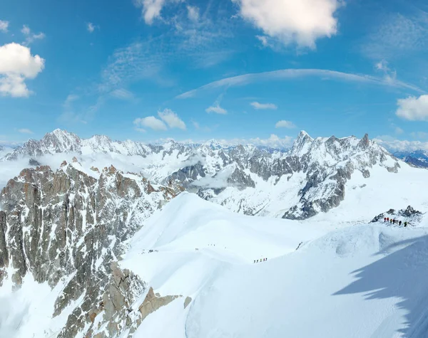 勃朗峰地块夏季景观 Aiguille Midi Mount 每个人都是无法辨认的 — 图库照片