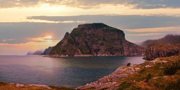 Yaz Clear Deniz Sahil Panoraması (Norveç, Lofoten).