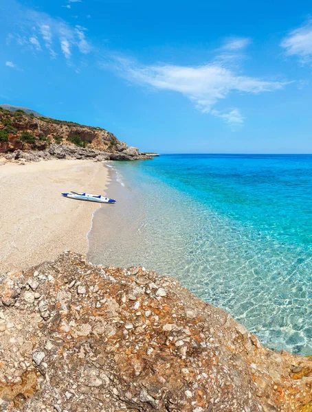 Drymades Beach Albanien Sommar Joniska Kusten Havsutsikt Med Uppblåsbar Kanot — Stockfoto