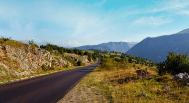 Durmitor Milli Parkı Pitoresk yaz dağ manzara, Karadağ, Avrupa, Balkanlar Dinaric Alpler, Unesco Dünya Mirası. Durmitor panoramik yol.