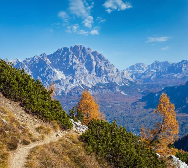 Słoneczny Malowniczy Jesienny Alpejski Dolomity Skalisty Widok Góry Ścieżki Turystycznej — Zdjęcie stockowe