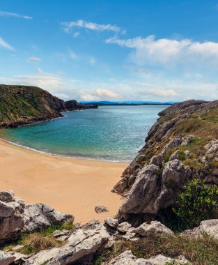Kumsal (İspanya). Atlantik Okyanusu kıyı şeridi yaz manzara. İki tane dikiş görüntü.
