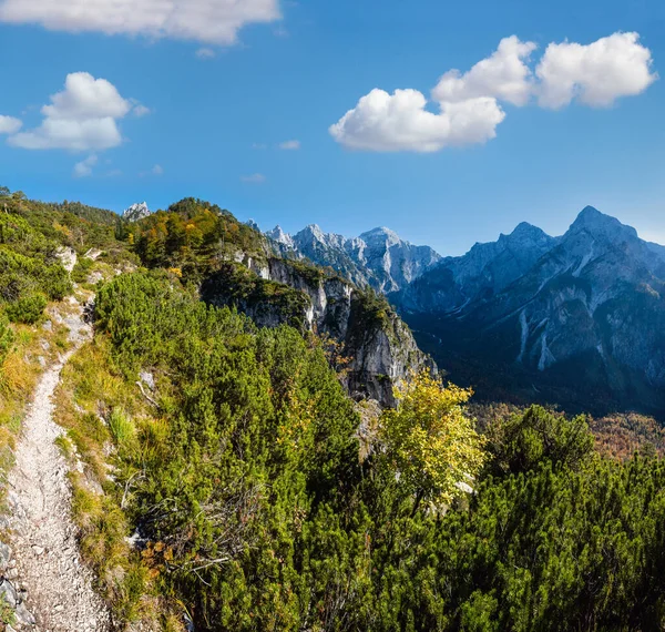 Scena Idilliaca Soleggiata Colorata Autunno Alpino Tranquilla Vista Sulle Montagne — Foto Stock