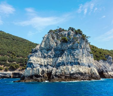 Güzel kayalık Deniz Sahil Palmaria Adası yakınlarında Portovenere (şairler Körfezi, Cinque Terre Milli Parkı, La Spezia, Liguria, İtalya)
