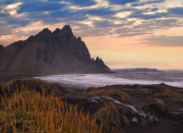 Sunrise Stokksnes Cape Sea Beach Vestrahorn Mountain Islandia Increíble Paisaje — Foto de Stock