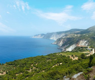 İyon Denizi kıyılarında görünümü (kefalonia, Yunanistan, petani beach yakınındaki yaz)