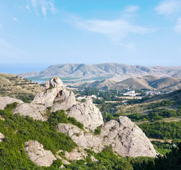 Yaz misty mountain view (Kırım, Ukrayna)