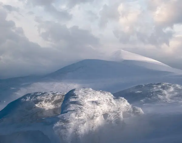 Montagne Invernali Innevate Alla Luce Del Sole Ieri Sera Magnifico — Foto Stock