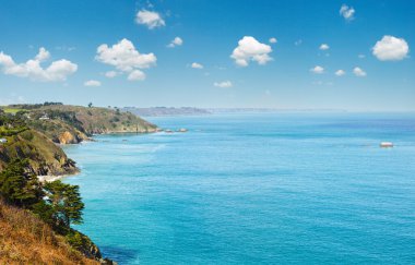 Bahar Atlantik Okyanusu kıyı şeridi manzara (yakın, saint-brieuc, brittany, Fransa)