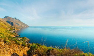 Cennet deniz manzara sahil şeridi iz Zingaro tabiatı Park, San Vito arasında lo Capo ve Scopello, Trapani eyaletinde, Sicilya, İtalya.