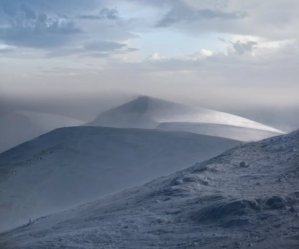 Χιόνι Κάλυψε Πλαγιά Βουνού Χθες Βράδυ Φως Του Ήλιου Υπέροχο — Φωτογραφία Αρχείου