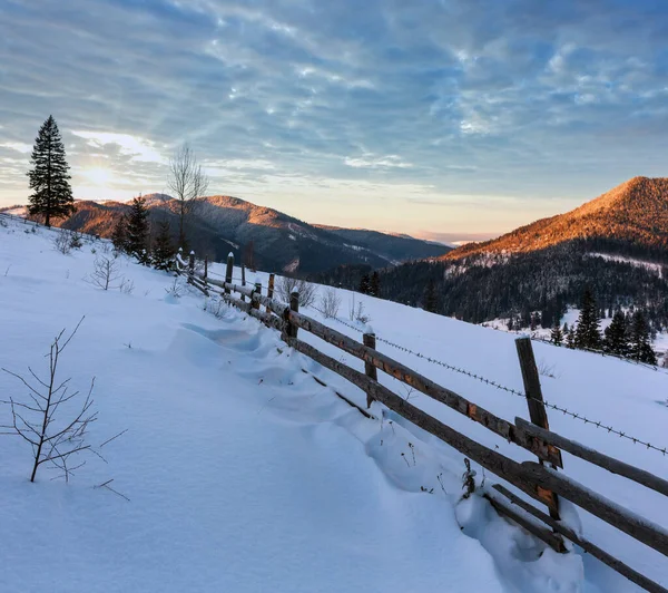 Sunrise Morning Winter Mountain Village Outskirts View Rural Snow Covered — Stock Photo, Image