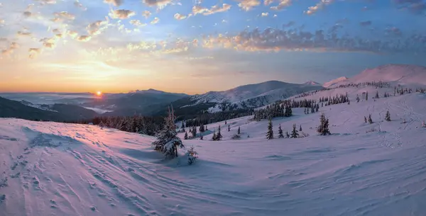 Picturesque Winter Alps Sunrise Highest Ridge Ukrainian Carpathians Chornohora Peaks — Stock Photo, Image