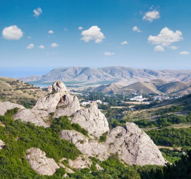 Yaz misty mountain view (Kırım, Ukrayna)
