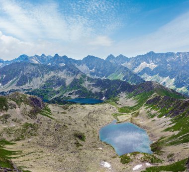 Buzul gölleri grubuna Tatra Mountain view yoldan Kasprowy Wierch Swinica Mount, Polonya.