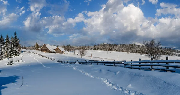 Countryside Hills Groves Farmlands Winter Remote Alpine Mountain Village — Stock Photo, Image