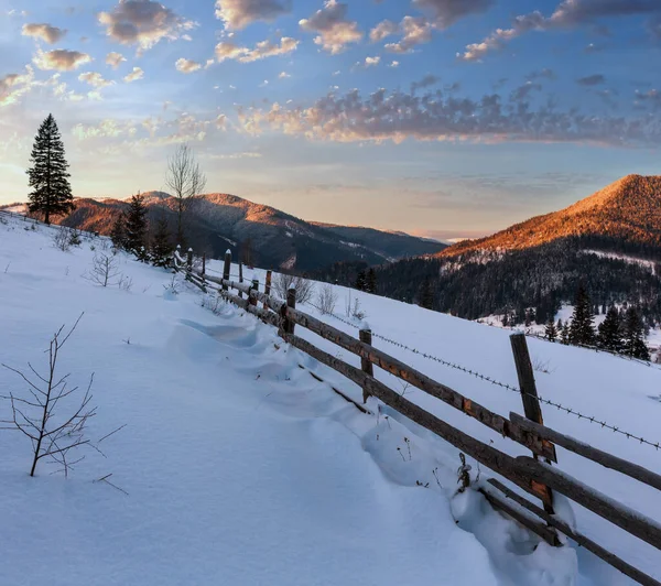 Sunrise Morning Winter Mountain Village Outskirts View Rural Snow Covered — Stock Photo, Image