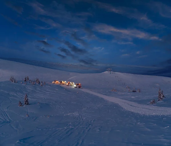 Snow Groomers Snowcat Ratrack Machines Night Predawn Excursion Ride Winter — Stock Photo, Image