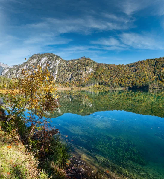 Soleggiato Idilliaco Colorato Autunno Vista Alpina Tranquillo Lago Montagna Con — Foto Stock