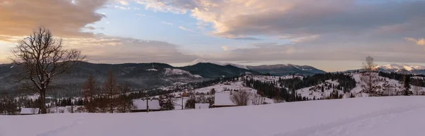 Small Alpine Village Winter Snowy Mountains First Sunrise Sunlight Voronenko — Stock Photo, Image