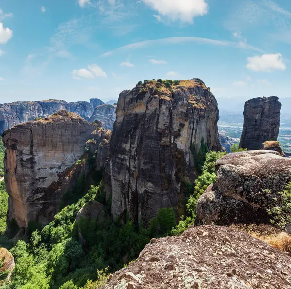 Yaz Meteora - önemli kayalık Hıristiyanlık dini manastır Yunanistan'da karmaşık