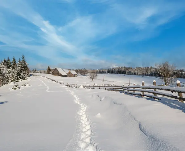 Venkovské Kopce Háje Zemědělské Půdy Zimě Vzdálené Horské Vesnice — Stock fotografie
