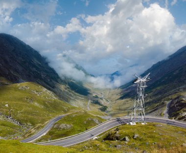 Yaz dağ manzaralı transfagarasan Road (Romanya)
