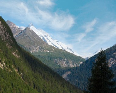 Sakin yaz Alpler Dağı (Grossglockner yüksek Alp yolu görünümünden)