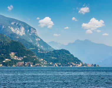 Alp Como Gölü yaz akşam görünümü (İtalya)