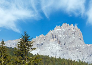 Sakin yaz İtalyan dolomites dağ göster