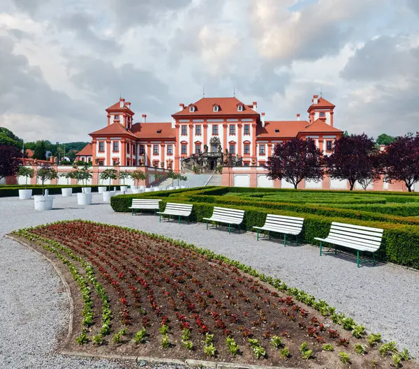 prague, Çek Cumhuriyeti palace yaz görünümünde Kalesi'ne. 1679 1691 için inşa edilmiş. Mimar jean baptiste mathey