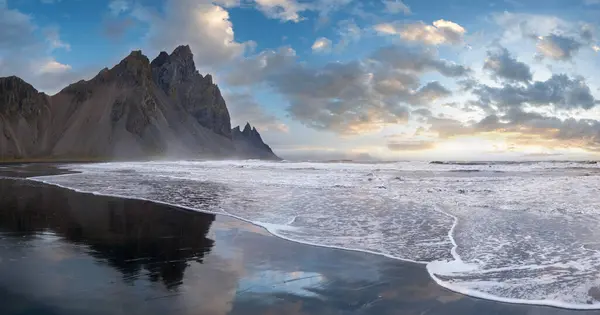 해돋이 스토크 스코스는 베스티 배경으로 화산암 표면에 반사되어 놀라운 인기있는 스톡 사진