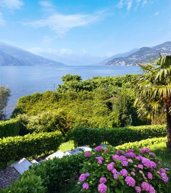 como Gölü (İtalya) kıyı sahil görüş yaz