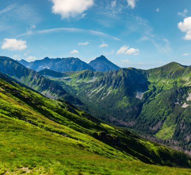 Tatra Mountain (Polonya) sabah yaz görüntülemek Kasprowy Wierch aralığından.