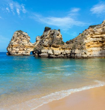 Ponta da Piedade (grup kıyı şeridi boyunca kaya oluşumları Lagos şehir, Algarve, Portekiz).