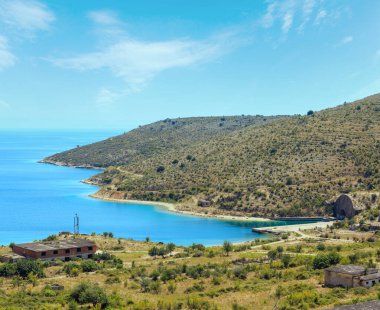Yaz Deniz Sahil peyzaj (Himare, Arnavutluk).