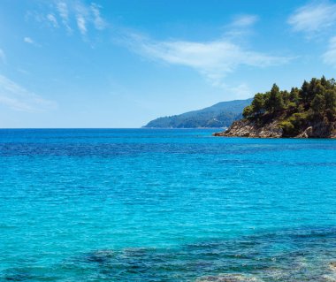 Ege deniz kıyısı manzarası (Karidi plajı yakınında), Chalkidiki, Yunanistan.
