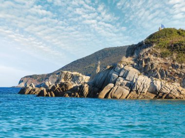 Yaz Deniz Sahil peyzaj (Halkidiki, Sithonia, Yunanistan).