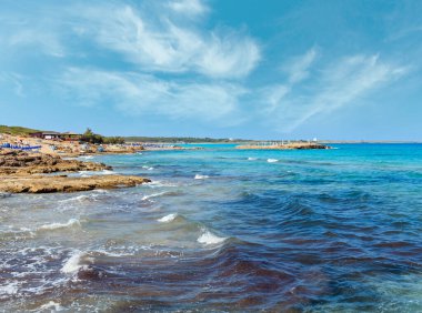 Pitoresk Ionian sea: Salento, Puglia, İtalya Gelibolu'nın town yakınındaki Punta della Suina plaj. İnsanlar tanınmaz.